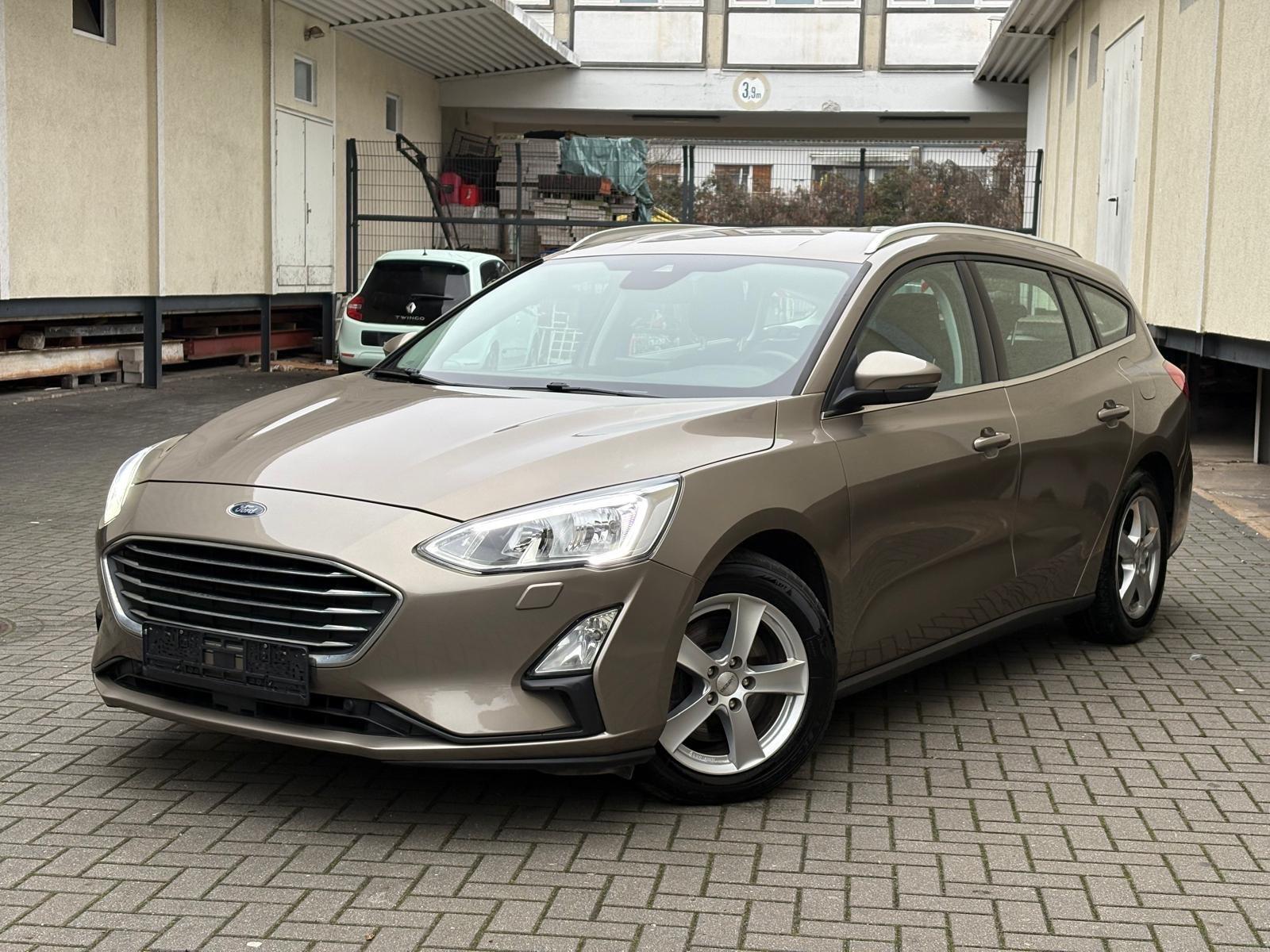 Ford Focus Turnier Titanium LED KEYLESS SzH KLIMA NAV