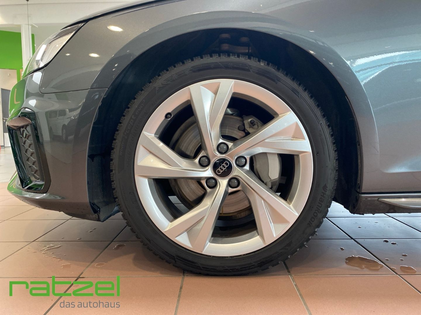 Fahrzeugabbildung Audi A4 2.0 TDI Avant S line 40 TDI S tronic El. Pano