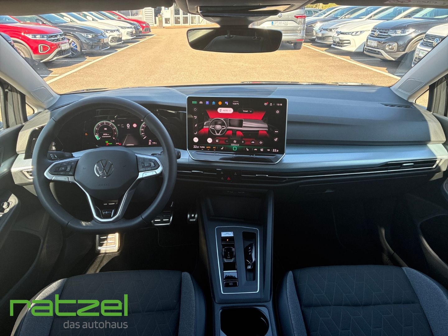 Fahrzeugabbildung Volkswagen Golf GOAL 1.5 eTSI DSG Allwetter+PDC+SHZ+LED