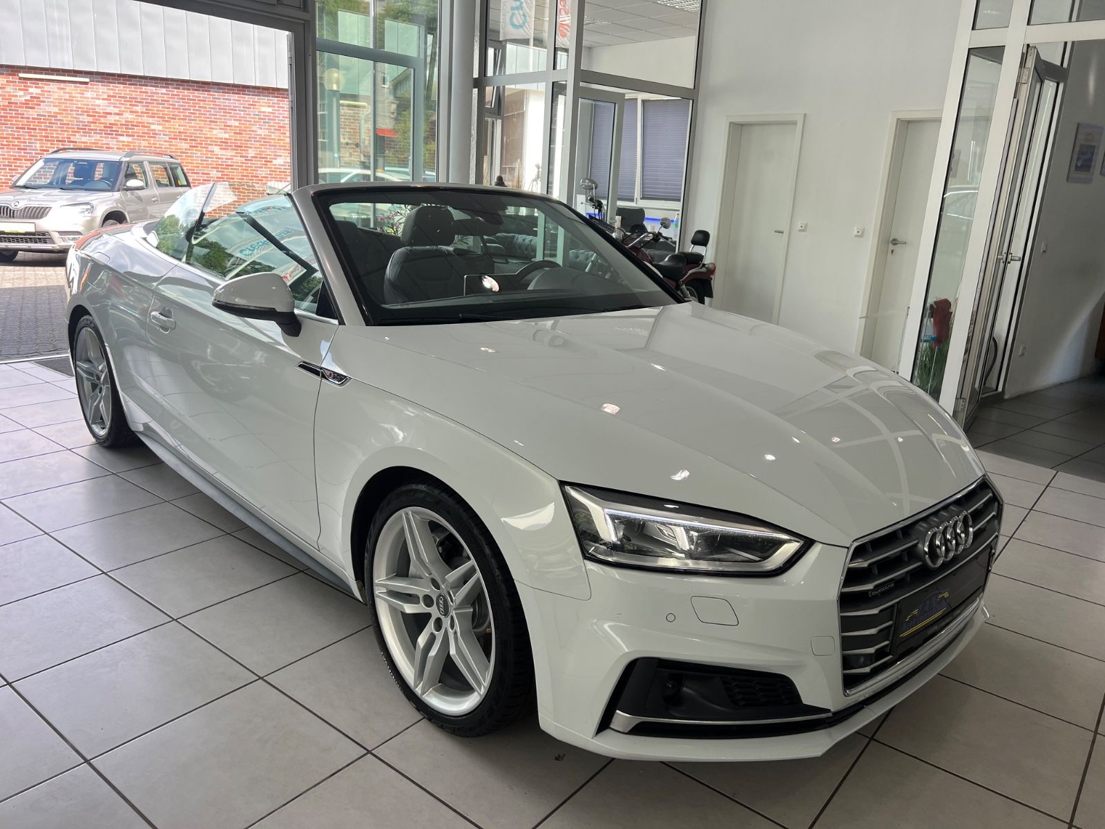 Fahrzeugabbildung Audi A5 Cabriolet 2.0 quattro sport S line