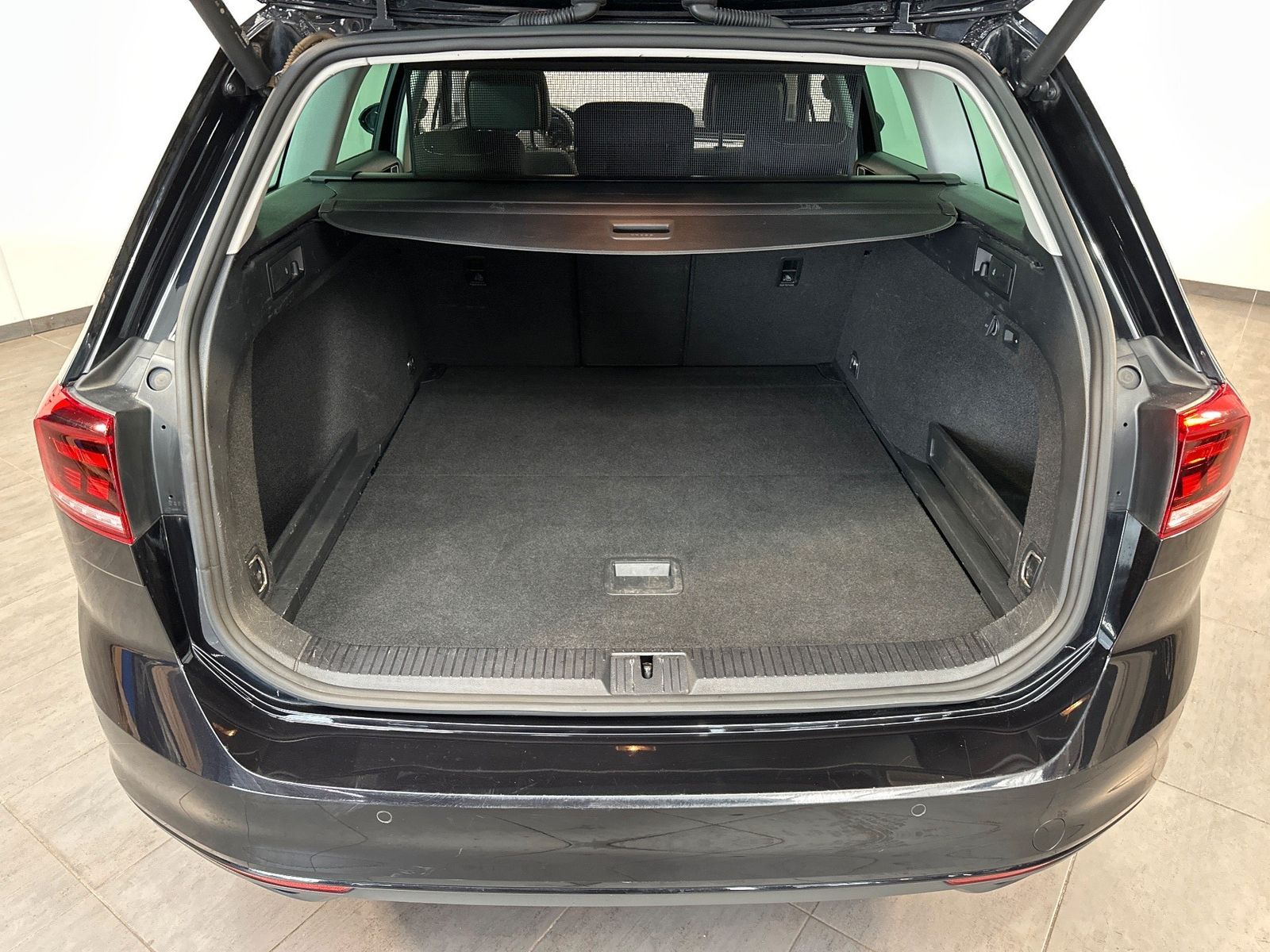 Fahrzeugabbildung Volkswagen Passat Variant Business NAV+LED+ACC+AHK+KAM+17ZO