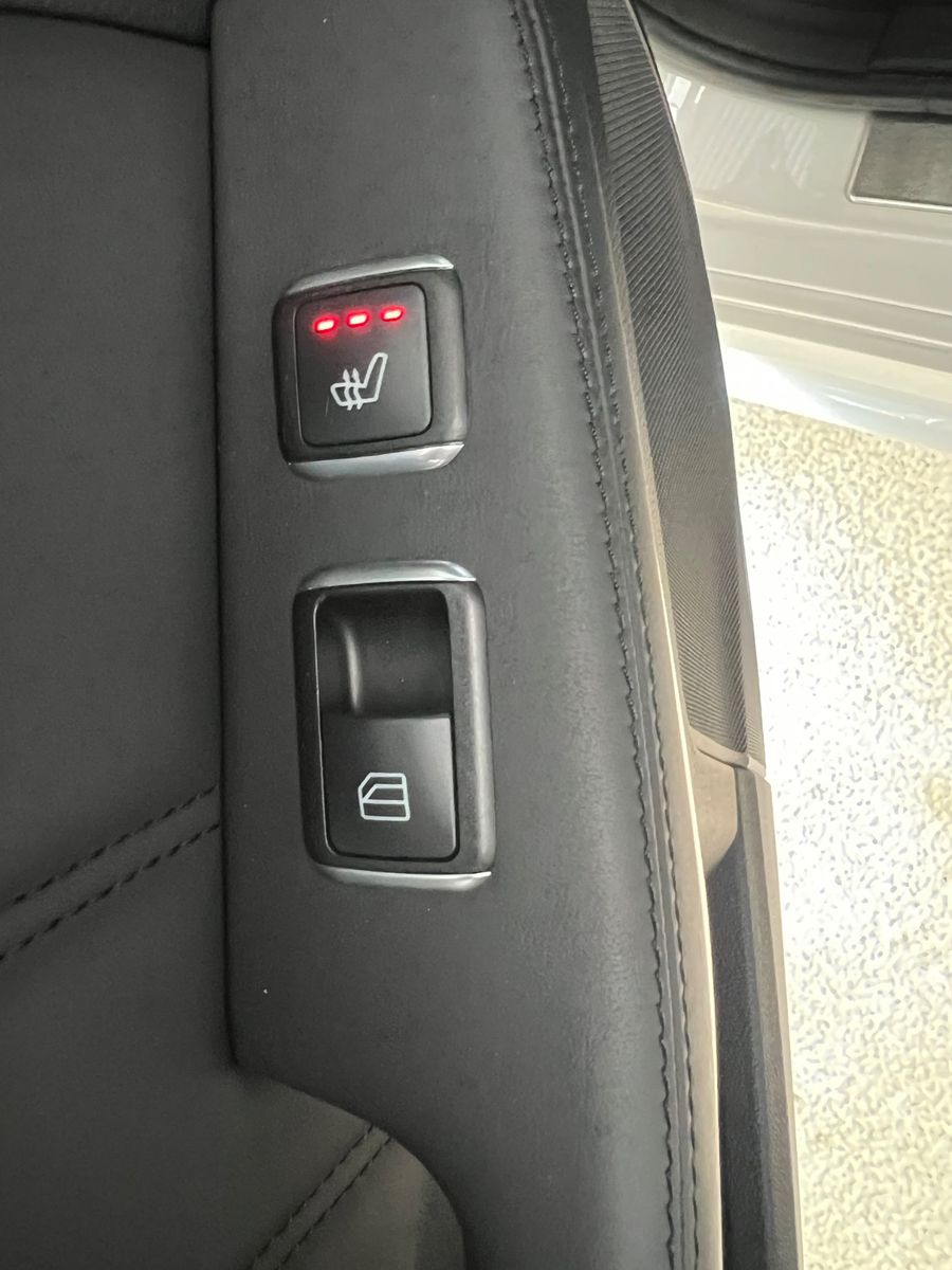 Fahrzeugabbildung Mercedes-Benz E 63 AMG E Lim. *DIAMANTWEISS*MB-SCHECKHEFT*
