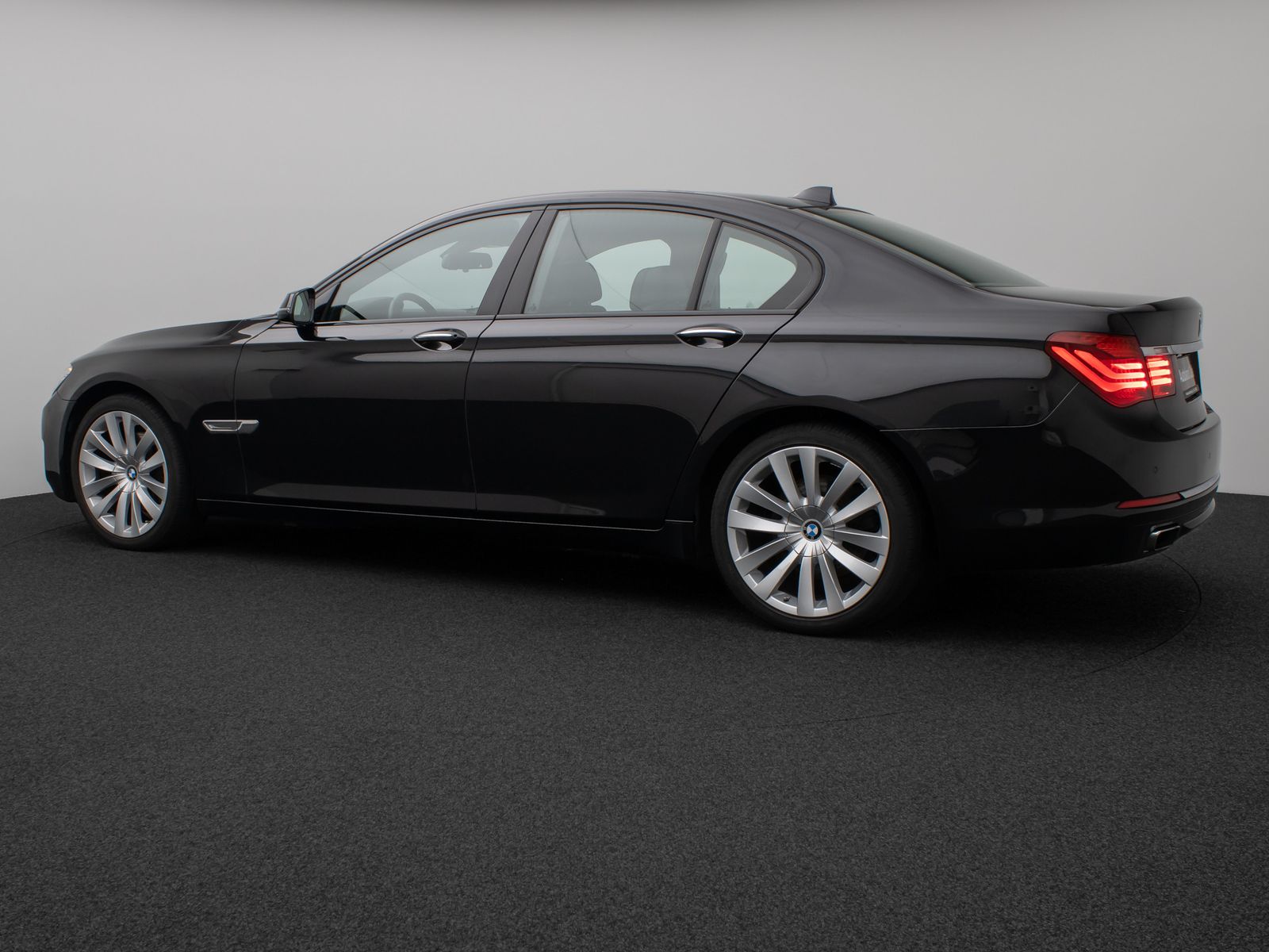 Fahrzeugabbildung BMW 740d xD Glasdach Kamera HUD HiFi Lenkrhzg SoftCl