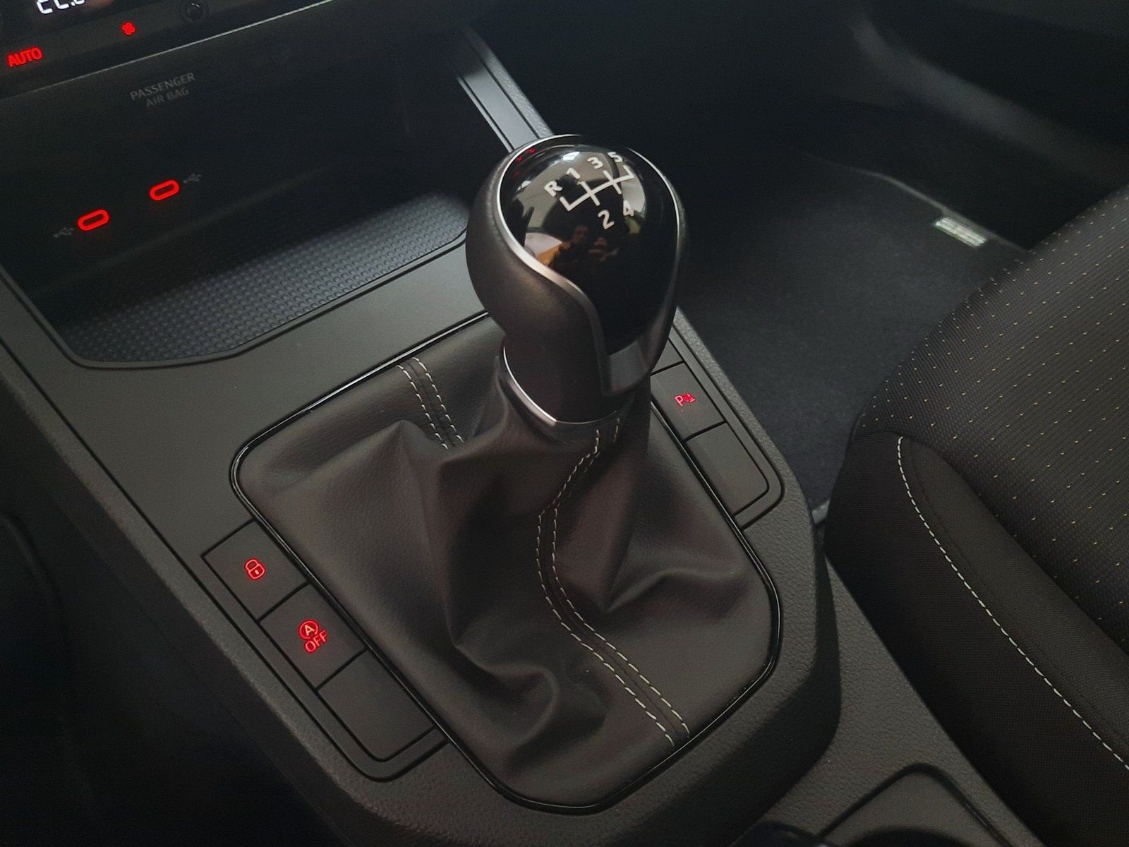 Fahrzeugabbildung SEAT Ibiza Style TSI *Navi*Cam*LED*Sitzhzg*Einparkh*