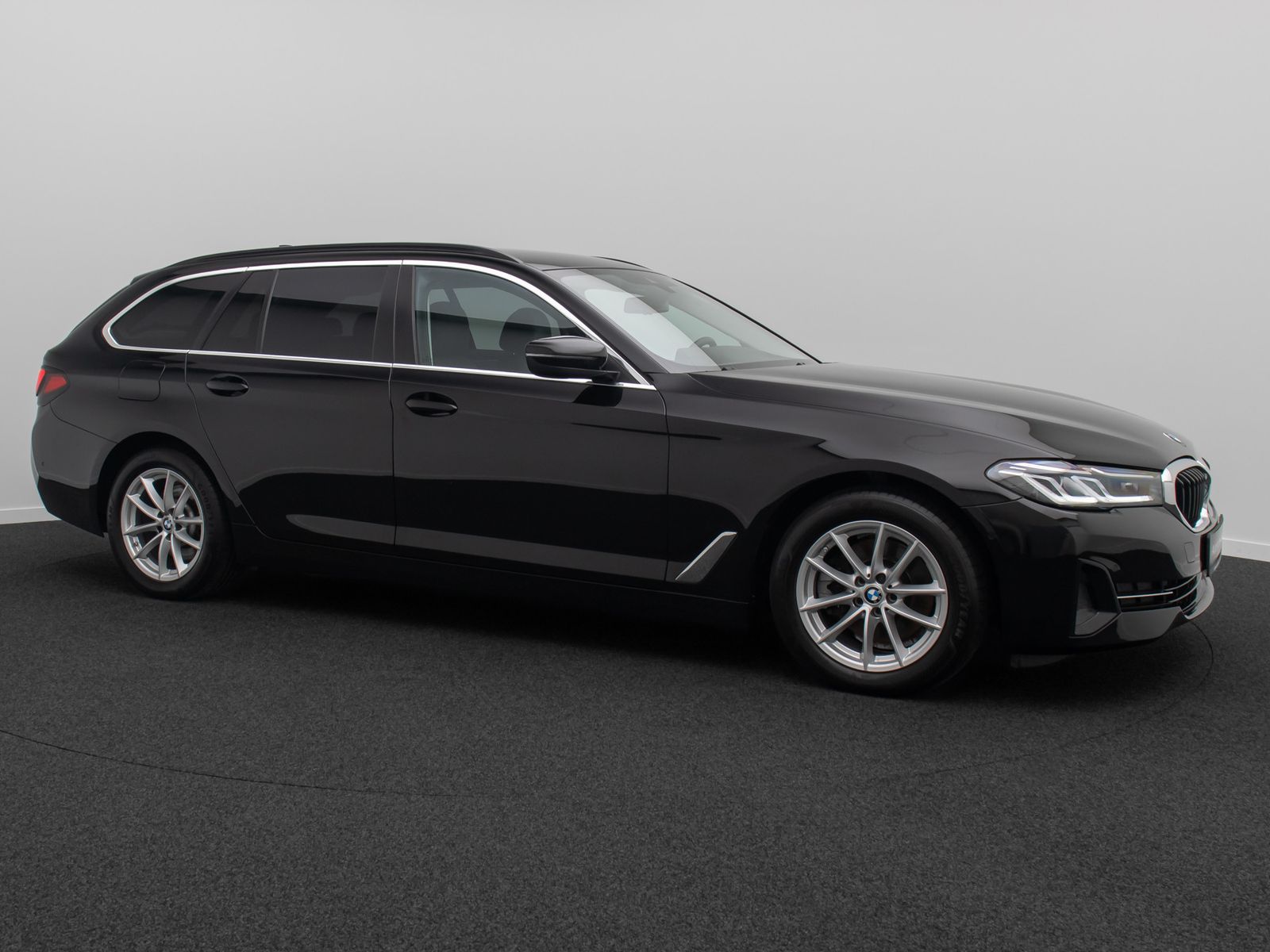 Fahrzeugabbildung BMW 520d Kamera Laser HUD DAB 4xKlima Alarm Komfort