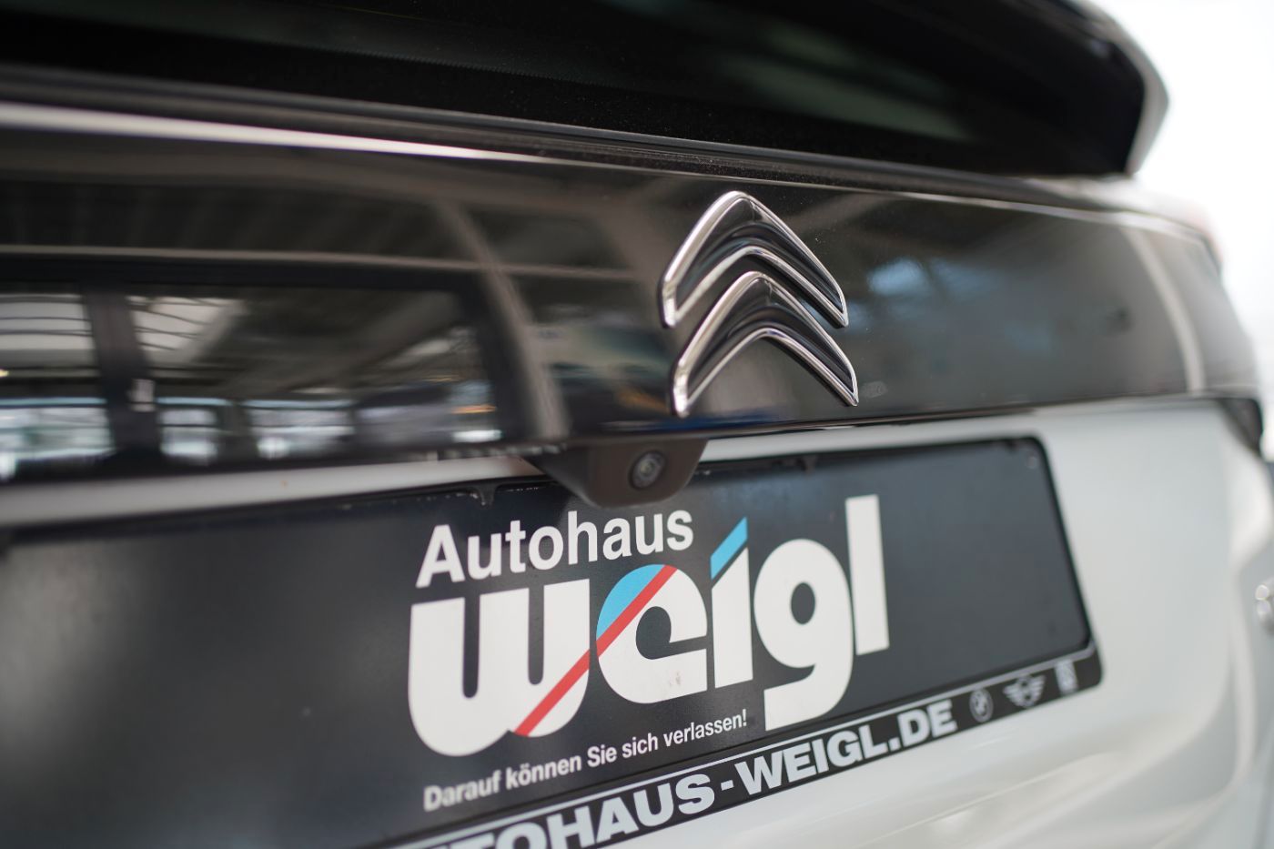 Fahrzeugabbildung Citroën C4 PureTech 130 Shine Kälte Paket Navi DAB Klima