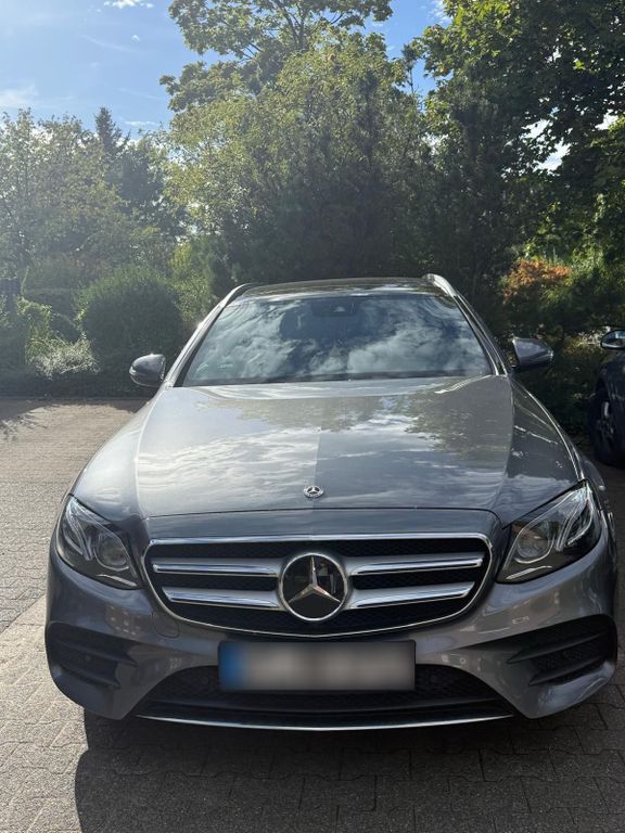 Image of Mercedes-Benz E 220