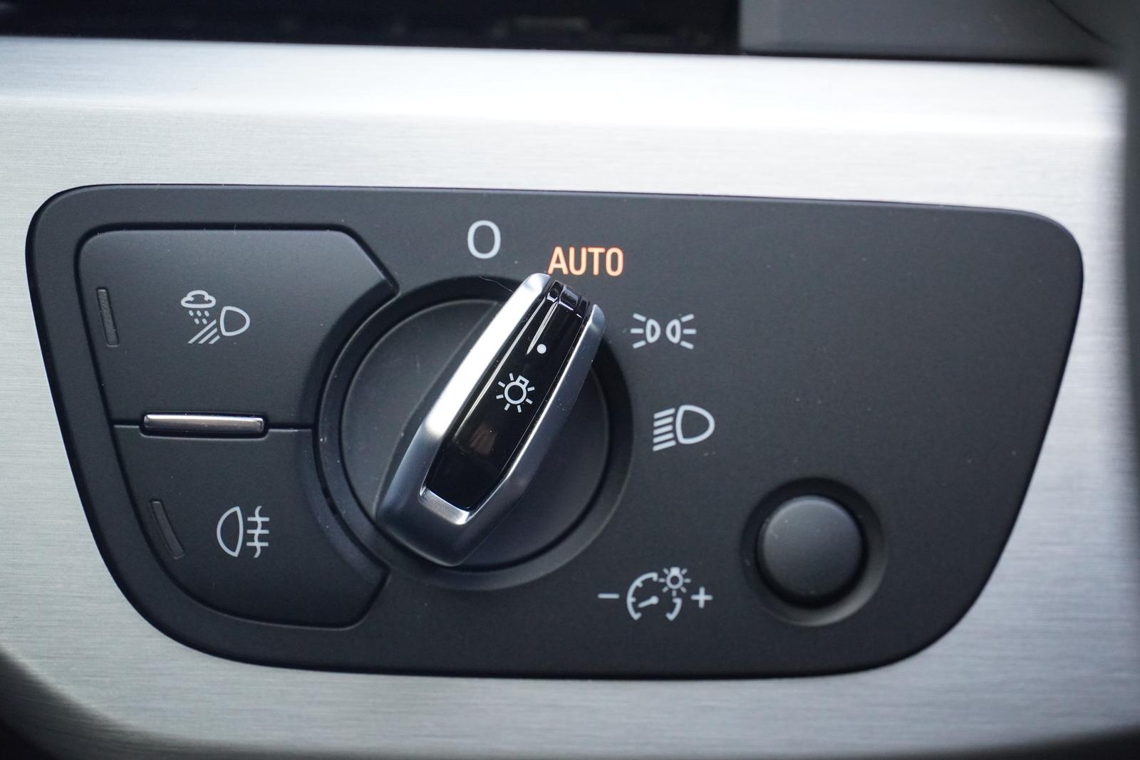 Audi A4 2.0 TFSI S-tronic S-Line LED ACC Navi Kamera