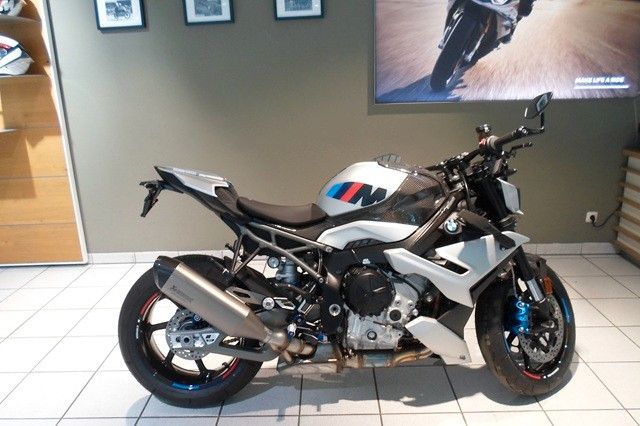 Fahrzeugabbildung BMW M1000R mit Competition Paket sofort verfügbar