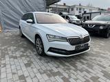 Skoda Superb Combi Ambition 2.0 Aut./Navi/AHK/Kamera - Skoda Gebrauchtwagen in Heidelberg