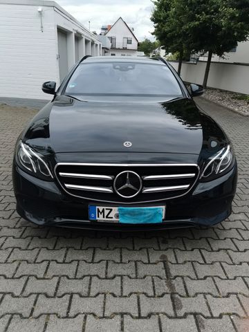 MERCEDES-BENZ E 220 d T Autom. -