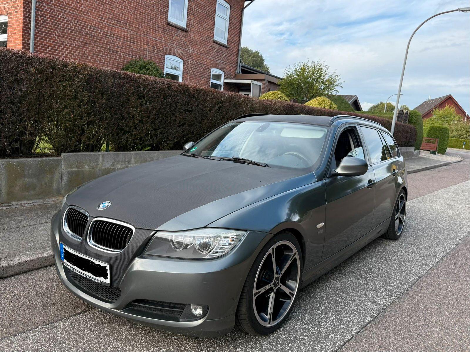 BMW 318 2012 — interior
