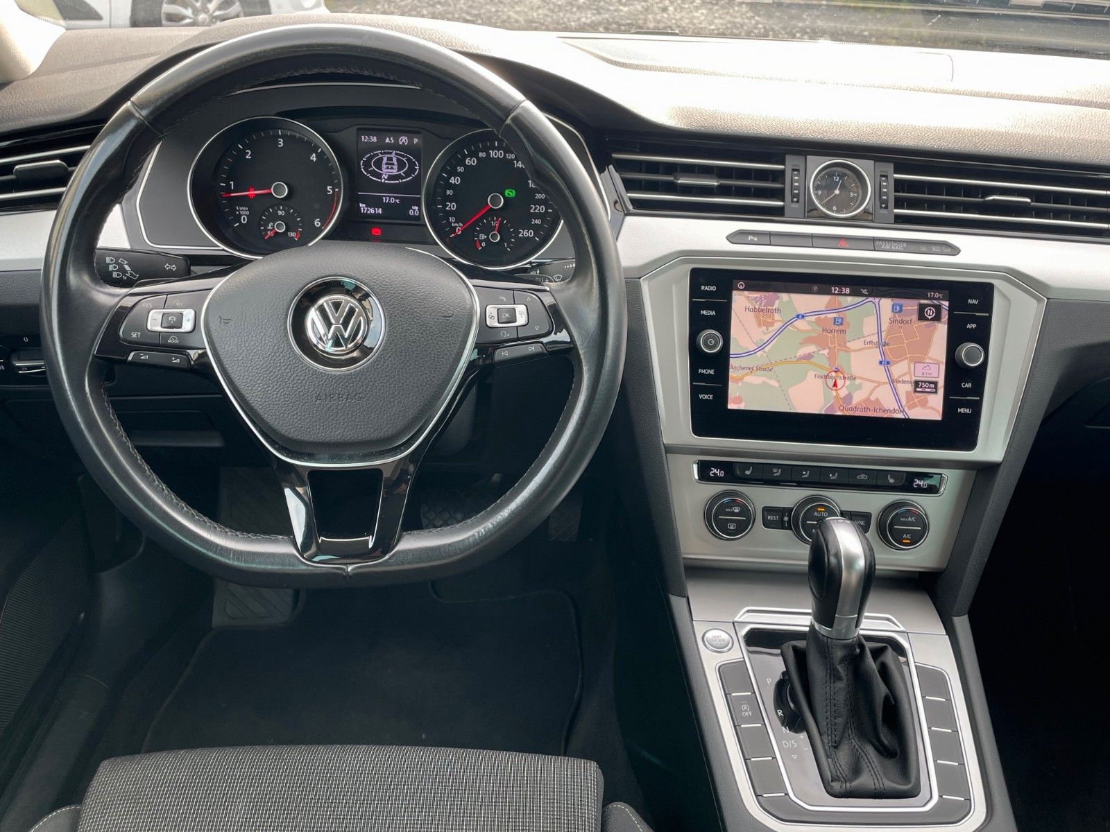 Fahrzeugabbildung Volkswagen Passat Variant 2.0 TDI Comfortline DSG Navi ACC