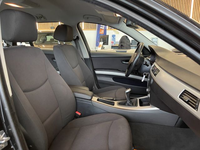 BMW 318i  Touring *NAVI*KLIMA*TEMPOMAT*>SZHZ*