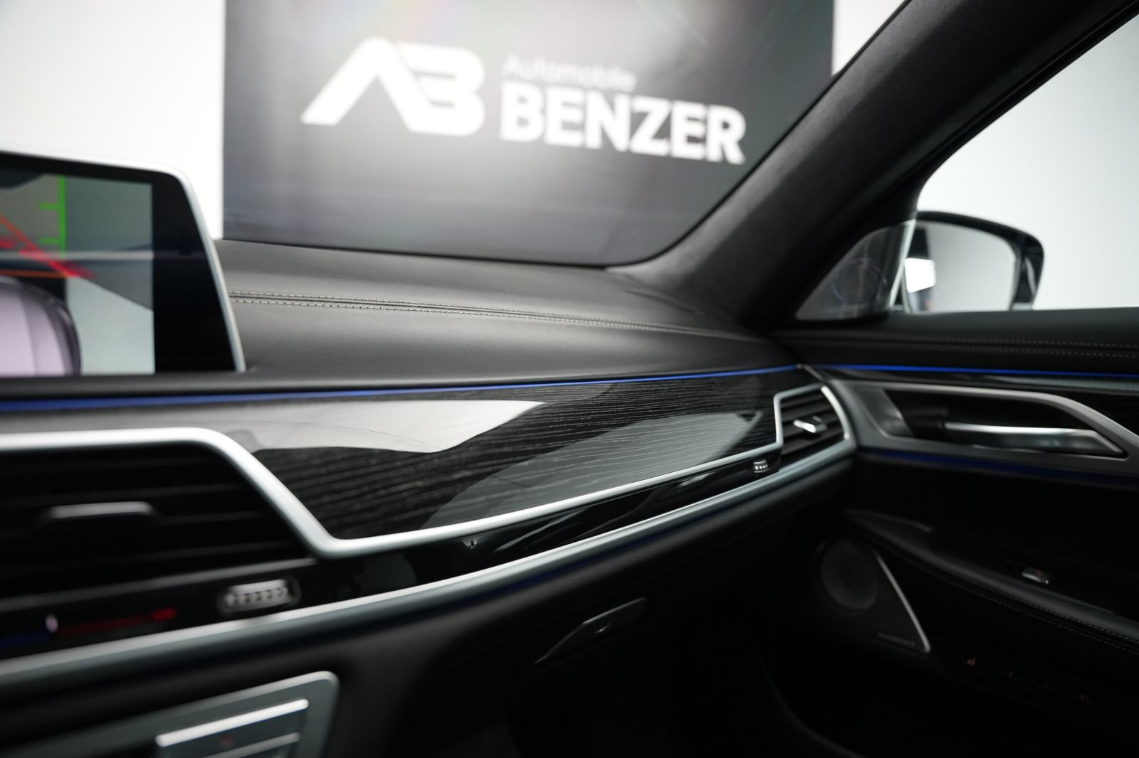Fahrzeugabbildung BMW 750 750 xDrive*M-Paket*S-Dach*Bowers&Wilkins*HUD