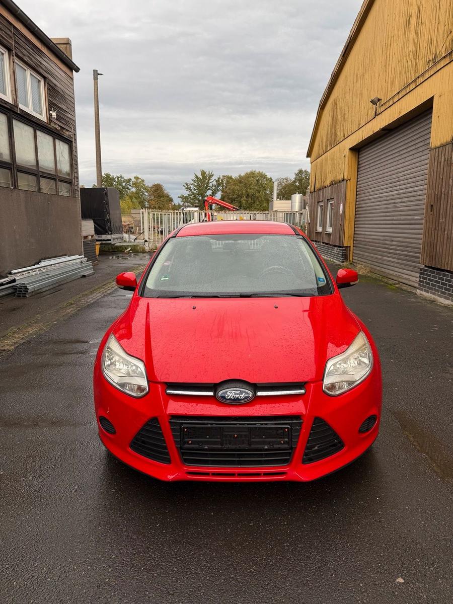 Ford Focus 2013 — вигляд ззаду