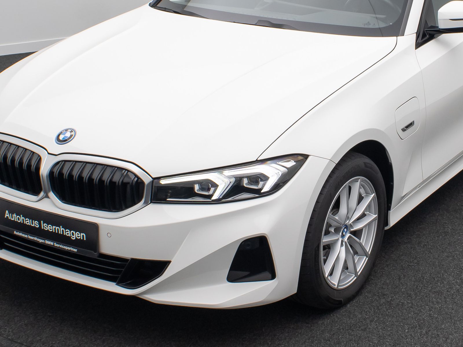 Fahrzeugabbildung BMW 330e GeschwindigReg PDC CockpitPlus DAB Sport