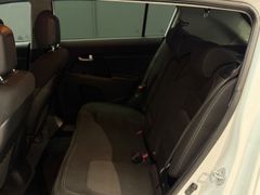 KIA Sportage Attract 2WD*KLIMA*KAMERA*SHZ*NAVI*TOP KIA Sportage Attract 2WD*KLIMA*KAMERA*SHZ*NAVI*TOP