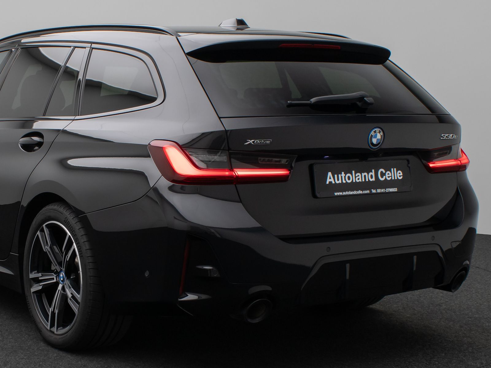 Fahrzeugabbildung BMW 330e xD MSport Kamera HUD DAB H/K Komfort 18Zoll
