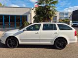 Skoda Octavia 1.6 TDI DSG Ambition Combi Ambition - Skoda Octavia aus 2012 mit Diesel-Antrieb: Kombi, 1.6