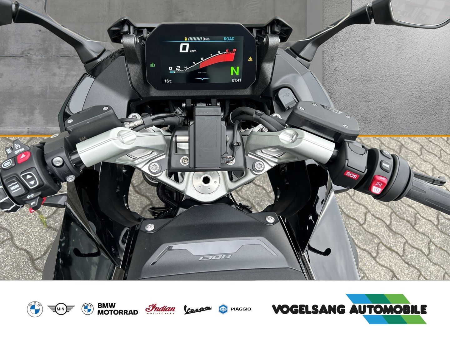 Fahrzeugabbildung BMW R 1300 RS Triple Black,TAGESZULASSUNG, Dynamik-