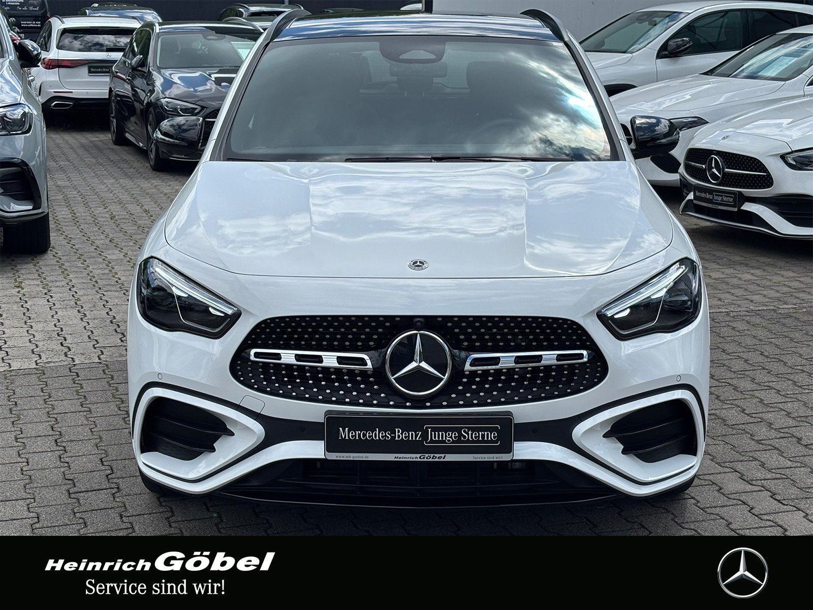 Fahrzeugabbildung Mercedes-Benz GLA 200 AMG*PANO*AHK*APPLE-CARP*360°KA*DISTRONIC
