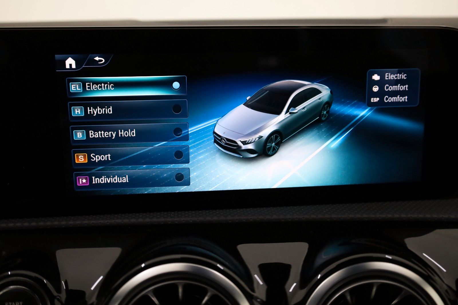 Fahrzeugabbildung Mercedes-Benz A 250 e lim. AMG Line,T.Leder,Navi,LED,ACC,Night