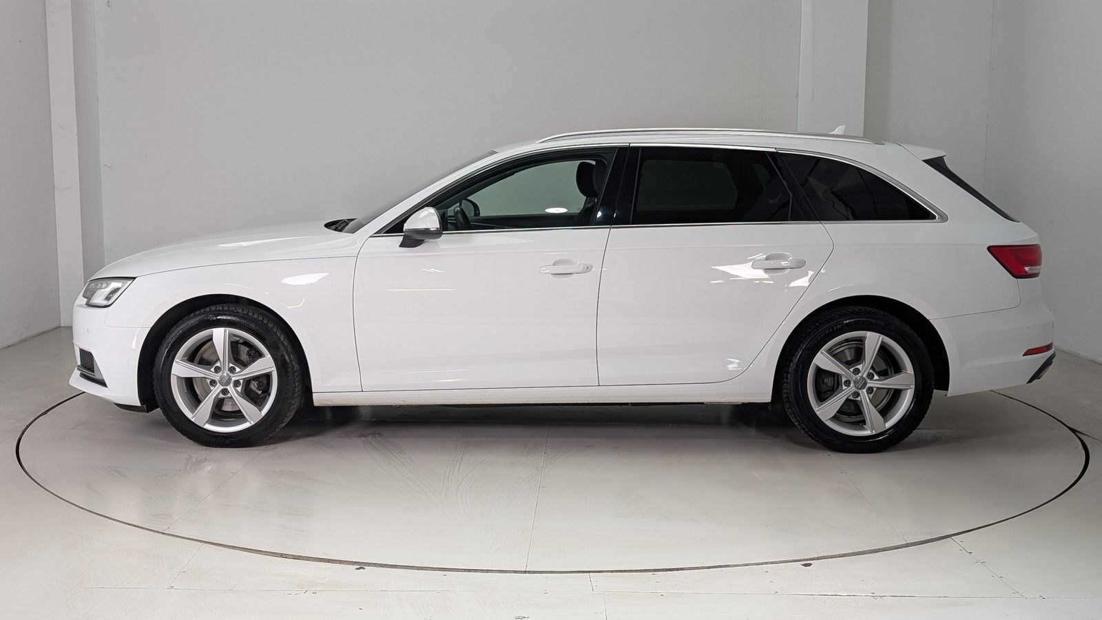 Fahrzeugabbildung Audi A4 Avant 35 TDI sport S-tronic LED * Navi