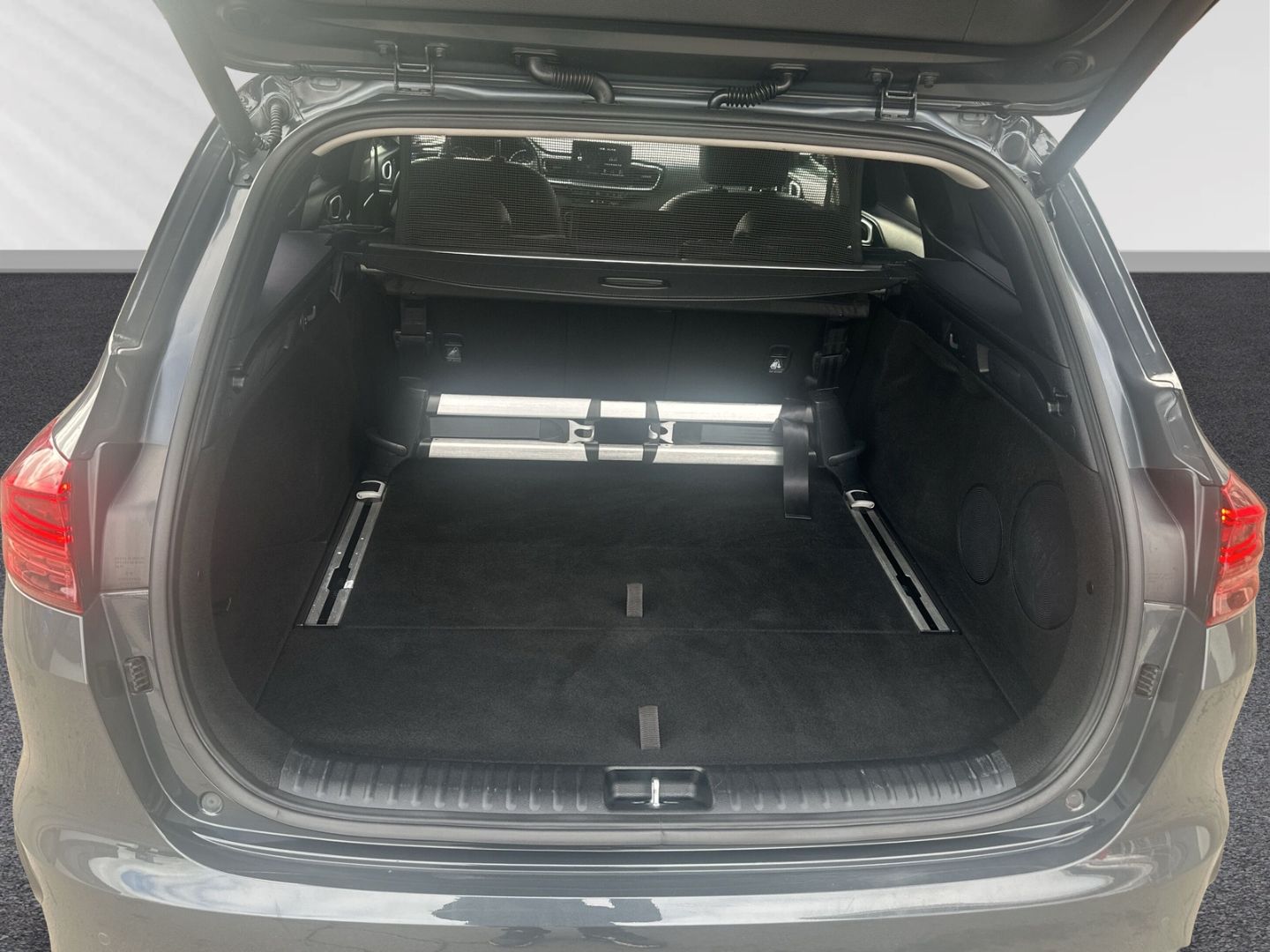 Fahrzeugabbildung Kia Ceed_sw Spirit 1.4 T-GDI TECH +Navi+Leder+Memory