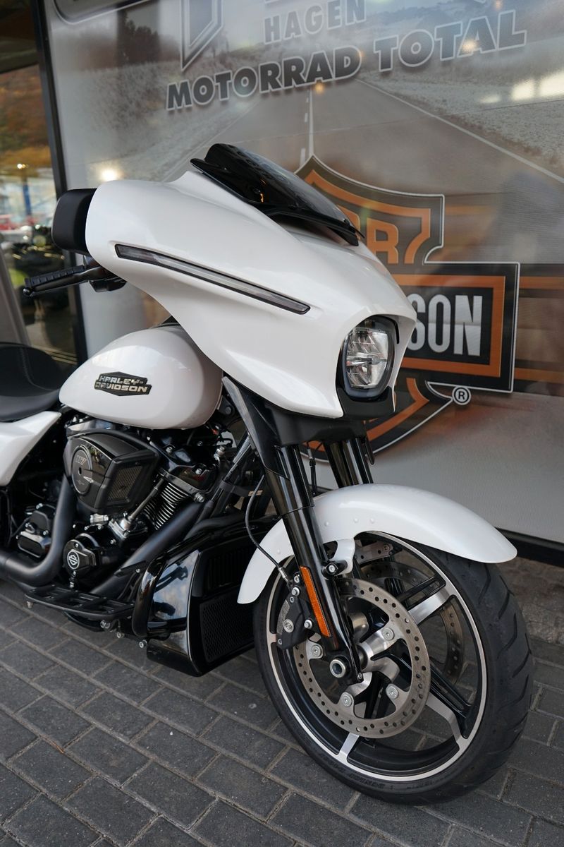 Fahrzeugabbildung Harley-Davidson Street Glide 117 FLHX MY25 - EX Demo