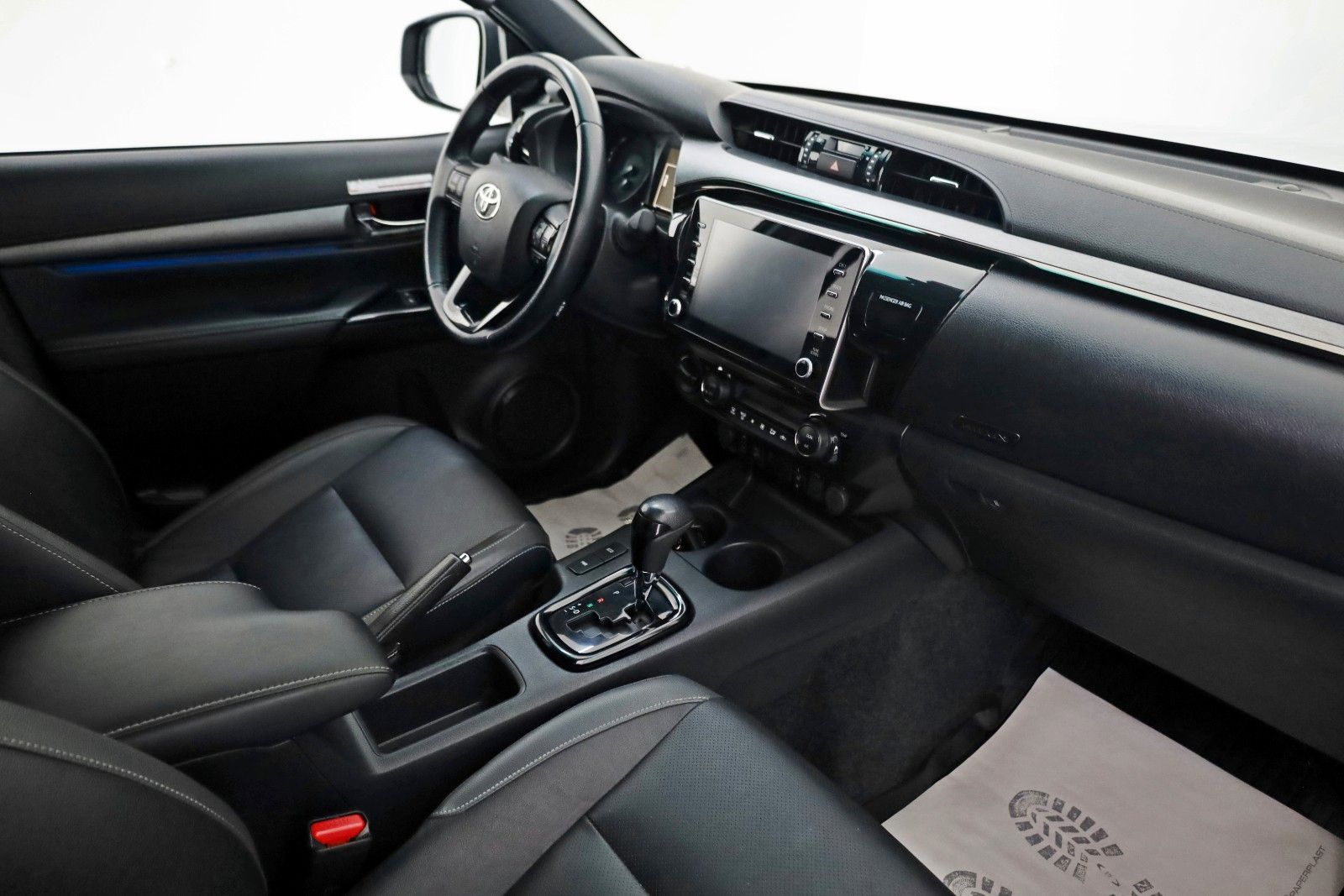 Fahrzeugabbildung Toyota Hilux 2.8 D-4D Invincible, CarPlay, HardTop, AHK