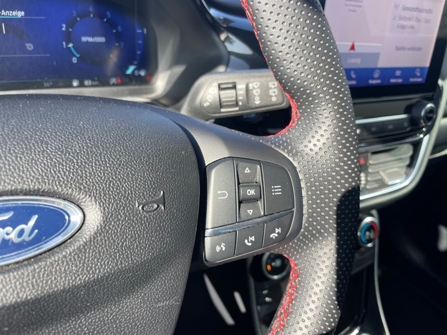 Fahrzeugabbildung Ford Puma ST-Line VerkehrszeichenERK Kamera DAB Navi