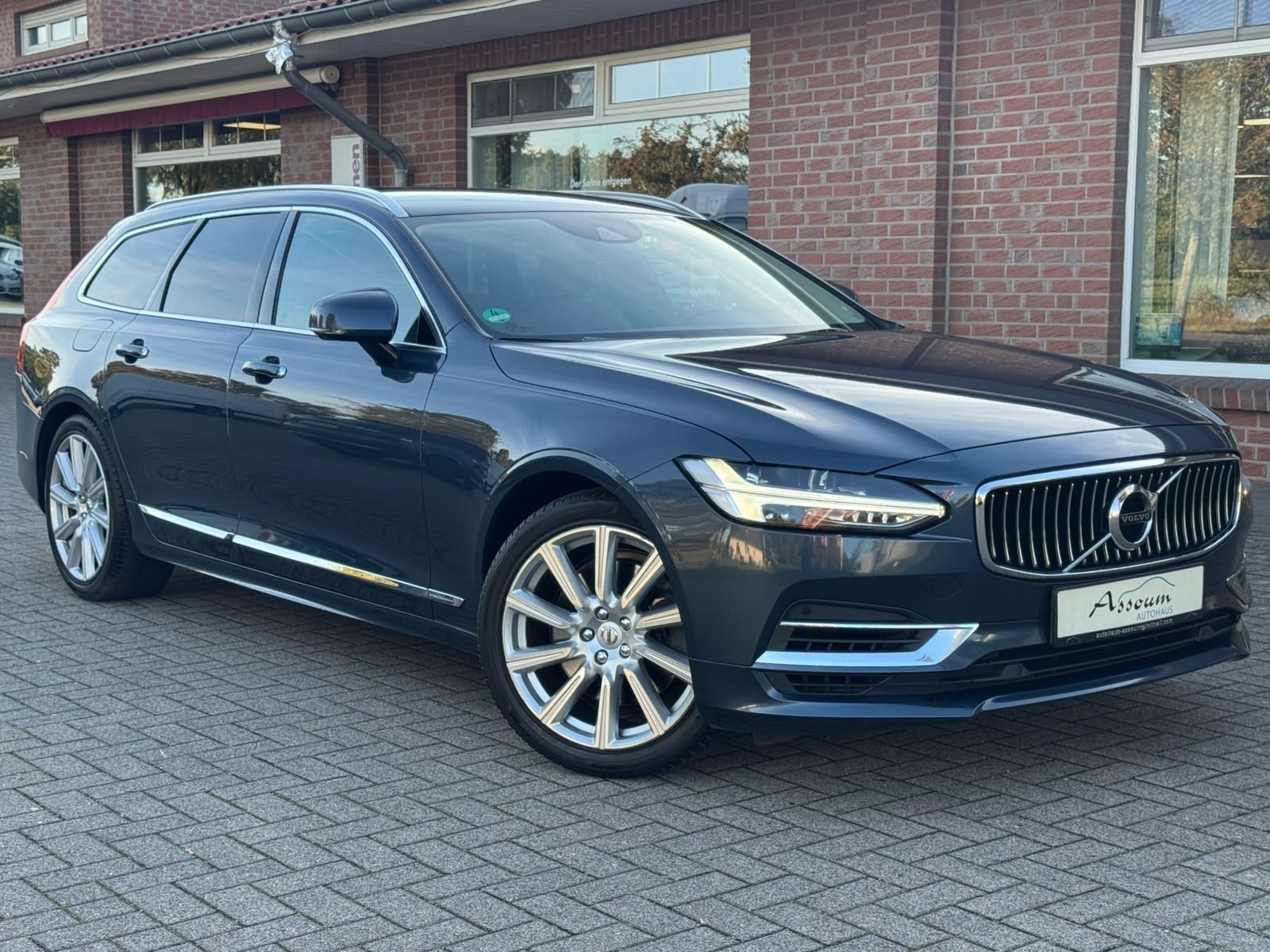 Volvo V90 T8 Inscription Plug-In Hybrid AWD/AHK/Leder/