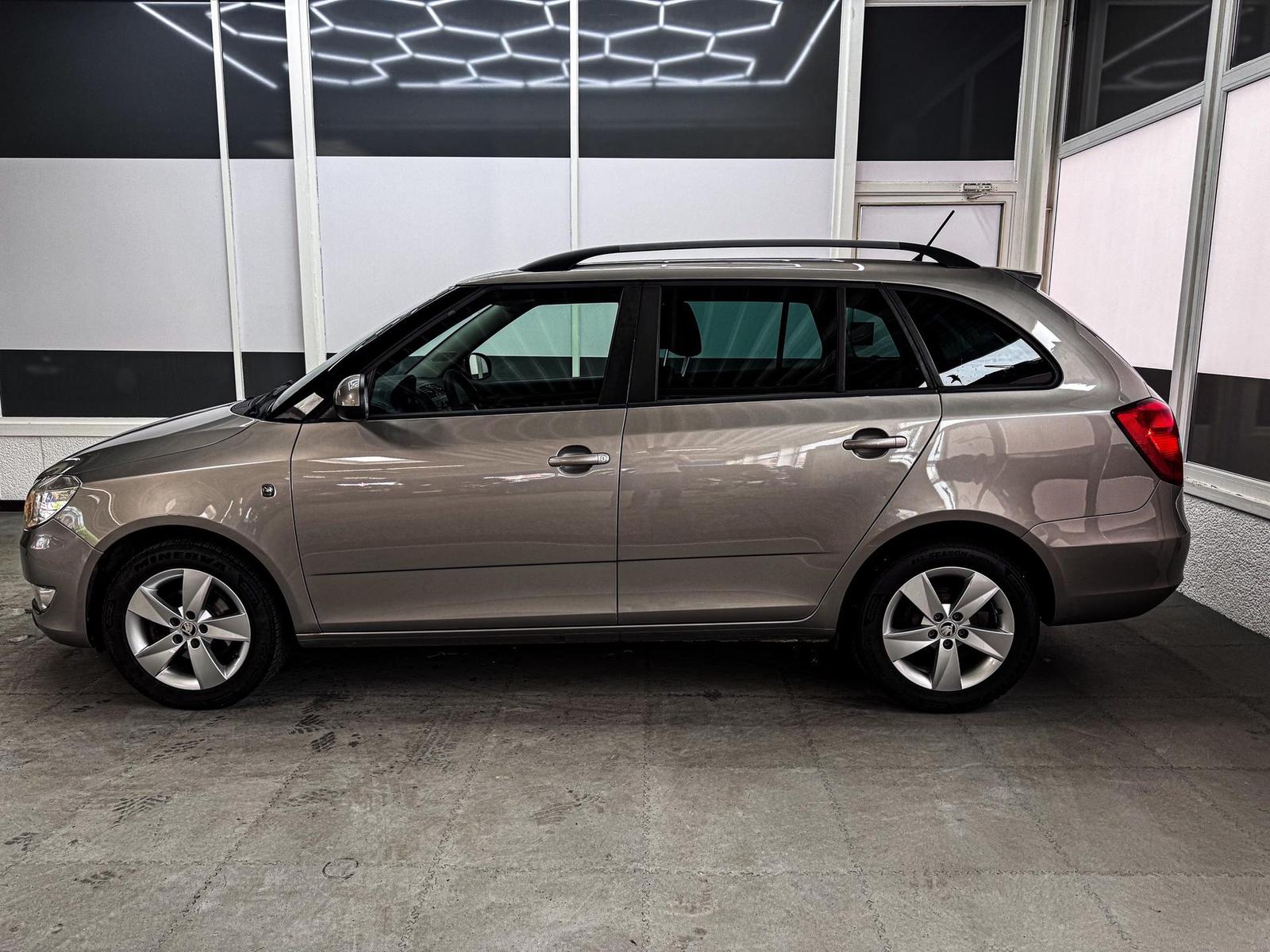 Skoda Fabia Combi AMBIENTE RADIO KLIMA ALU EL.PAKET...