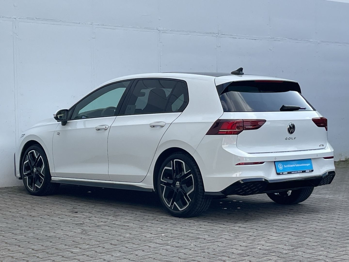 Golf VIII 1.5 eTSI DSG R-Line Pano/Standhzg/Kame