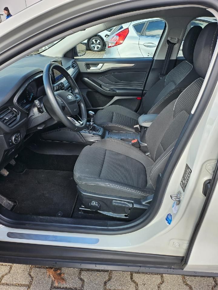 Fahrzeugabbildung Ford Focus Turnier Titanium