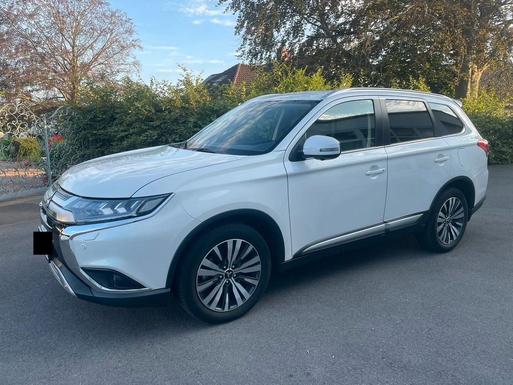 Image of Mitsubishi Outlander