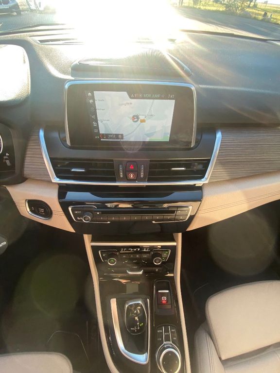 BMW 220 i AT/LUXURY/AHK/SPORTSITZE/RFK/LED/LHZ, Bild 10