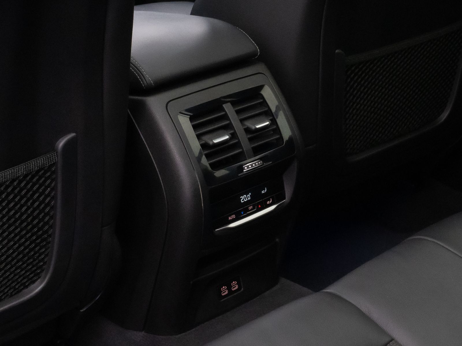 Fahrzeugabbildung BMW X3 xD20d xLine Kamera Panorama HUD DAB HiFi 19"