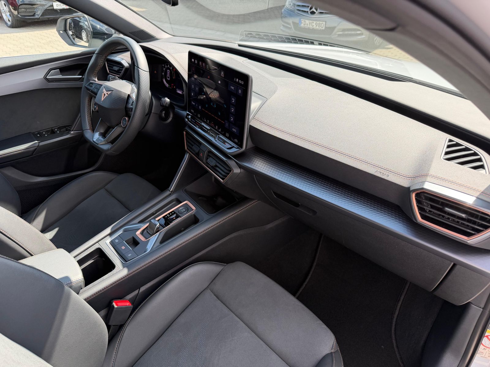 Fahrzeugabbildung CUPRA Leon 1.5 eTSI DSG AHK*DYNAMICA*EDGE*LED*5JGARAN.