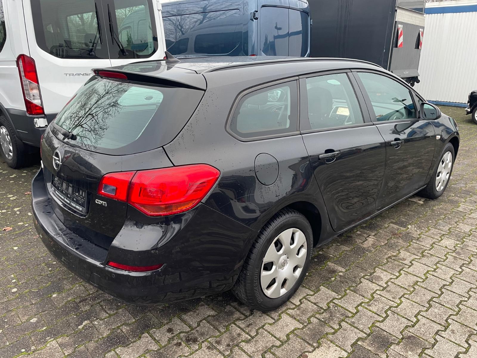 Opel Astra 2012 — photo 6
