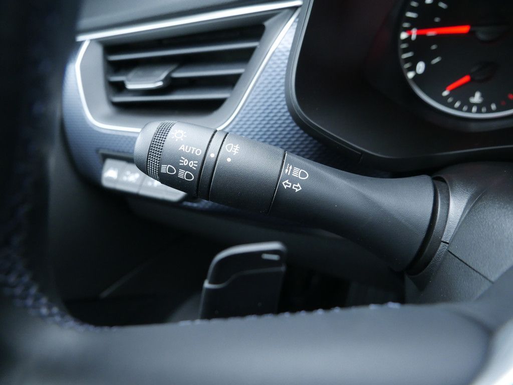 Fahrzeugabbildung Renault Arkana Equilibre TCe 140 EDC PDC KAMERA LED