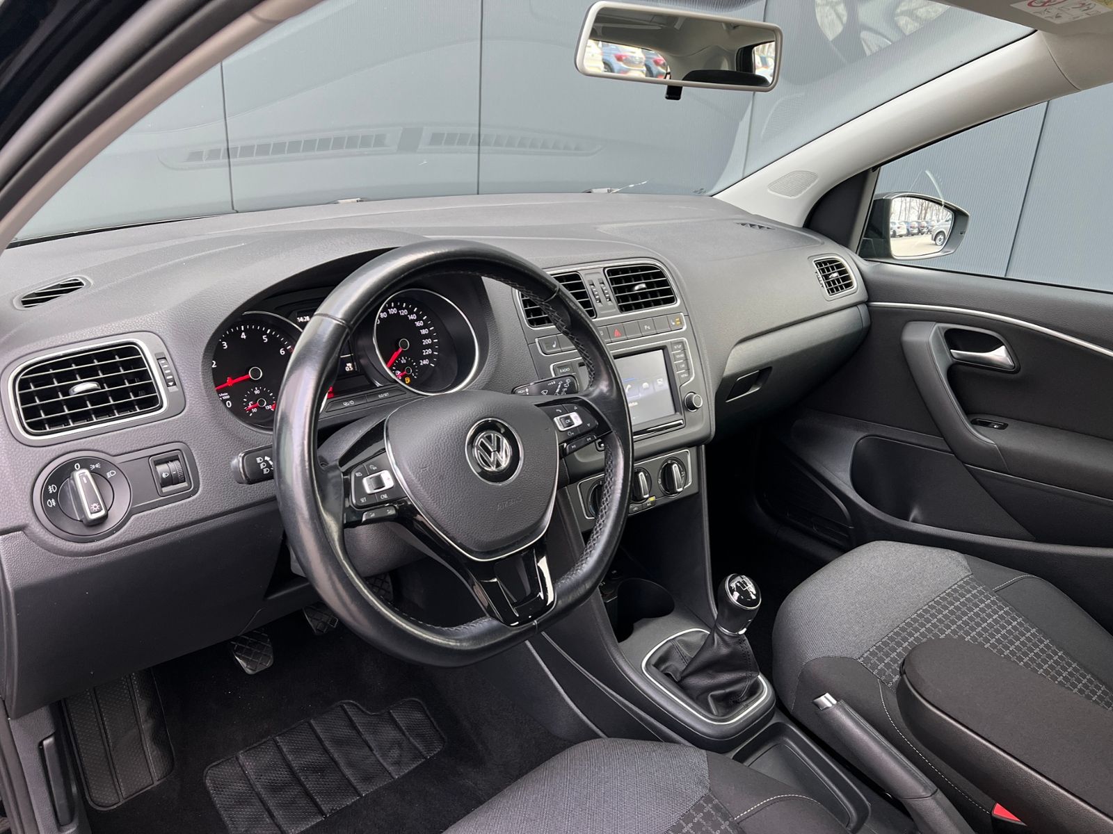 Fahrzeugabbildung Volkswagen Polo 1.2 TSI Comfortline BMT *Klima, Sitzhzg., P