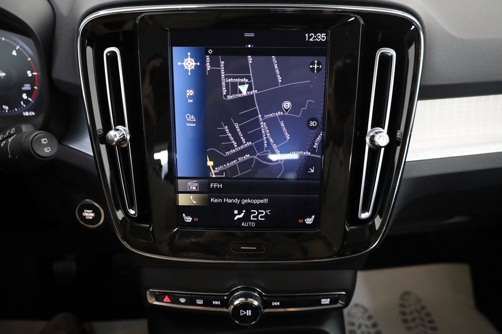 Fahrzeugabbildung Volvo XC40 Momentum Pro T.Leder,Navi,LED,SH,PDC,Apple