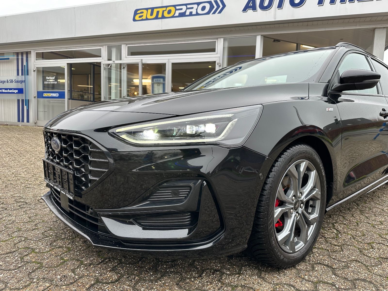 Fahrzeugabbildung Ford Focus Turnier 1.5 EB ST-Line AHK/Matrix/Sound