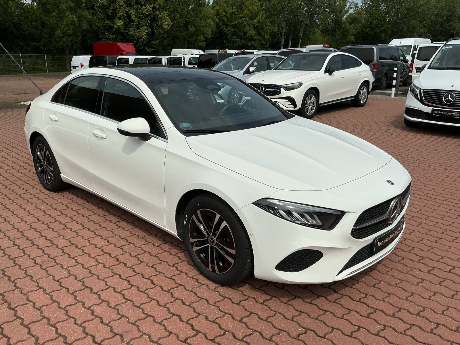 Mercedes-Benz A 180 Limousine Progr PanoD Distro Winterp RüKam foto 3