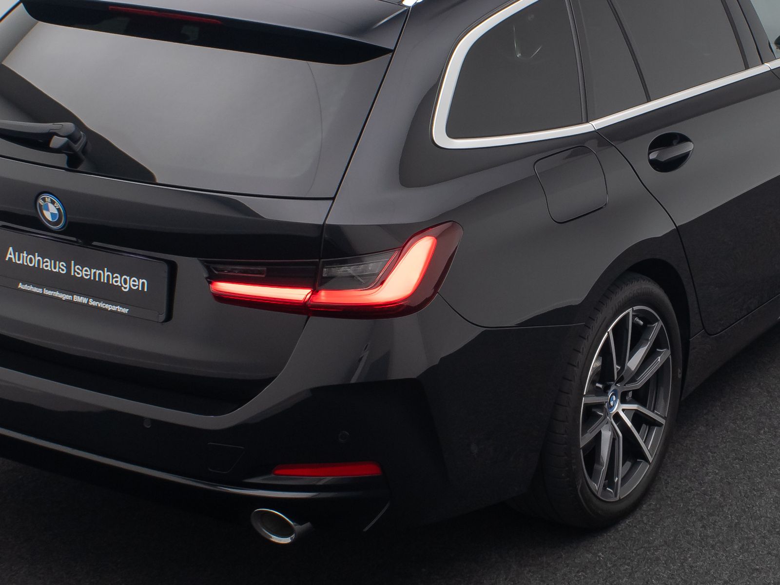 Fahrzeugabbildung BMW 330e Komfort DAB H/K Kamera Panorama Individual