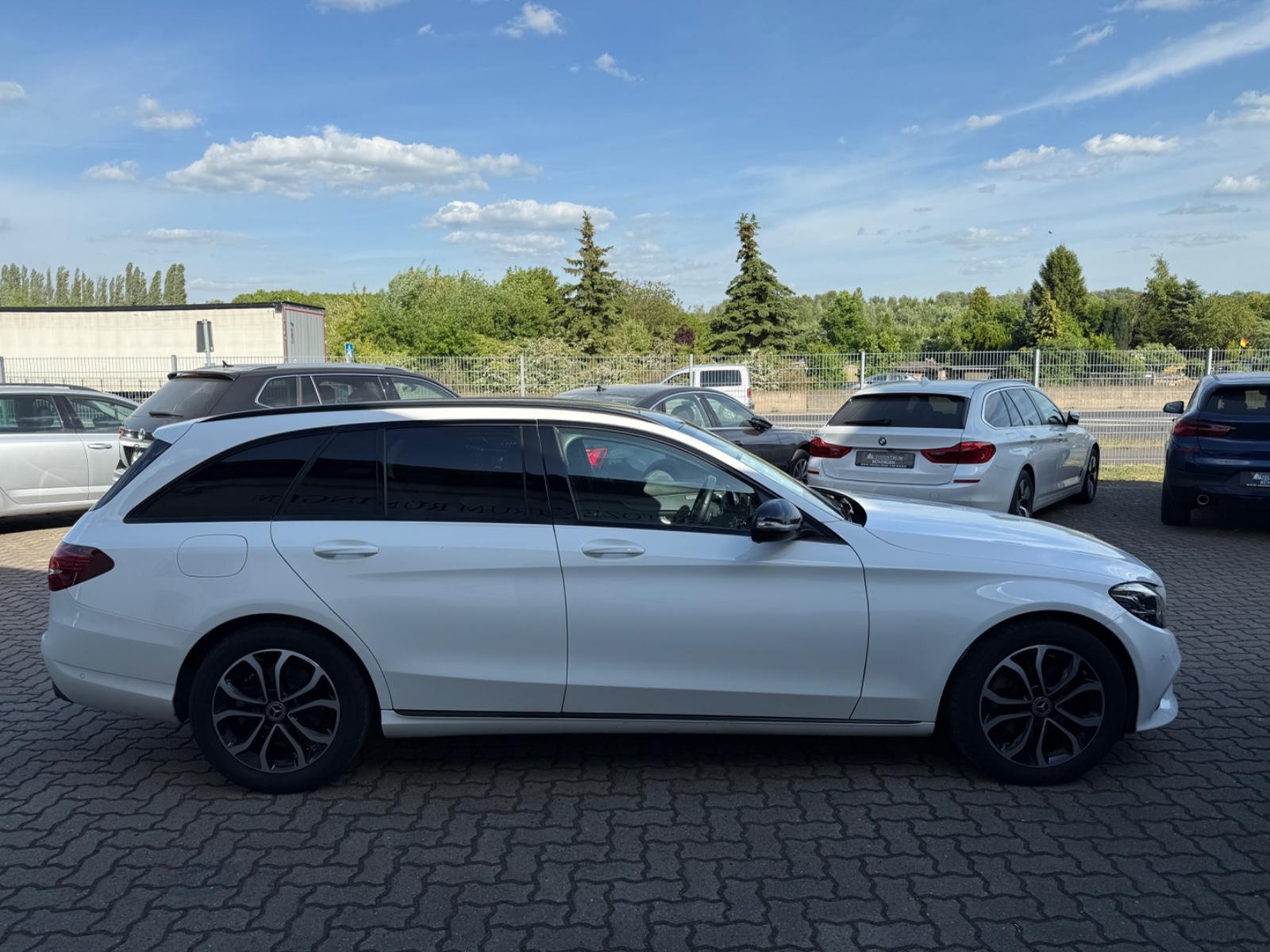 Mercedes-Benz C 220 T d*Panorama*Distronic Plus*LED*Leder*AHK