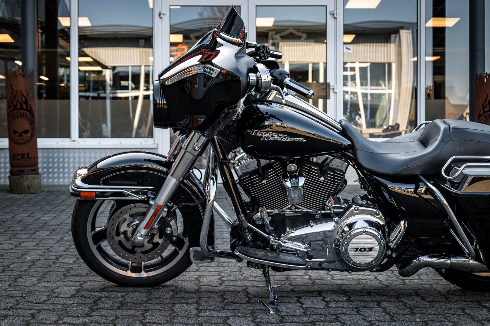 Fahrzeugabbildung Harley-Davidson FLHX Street Glide 103 cui - KERN-AUSPUFF