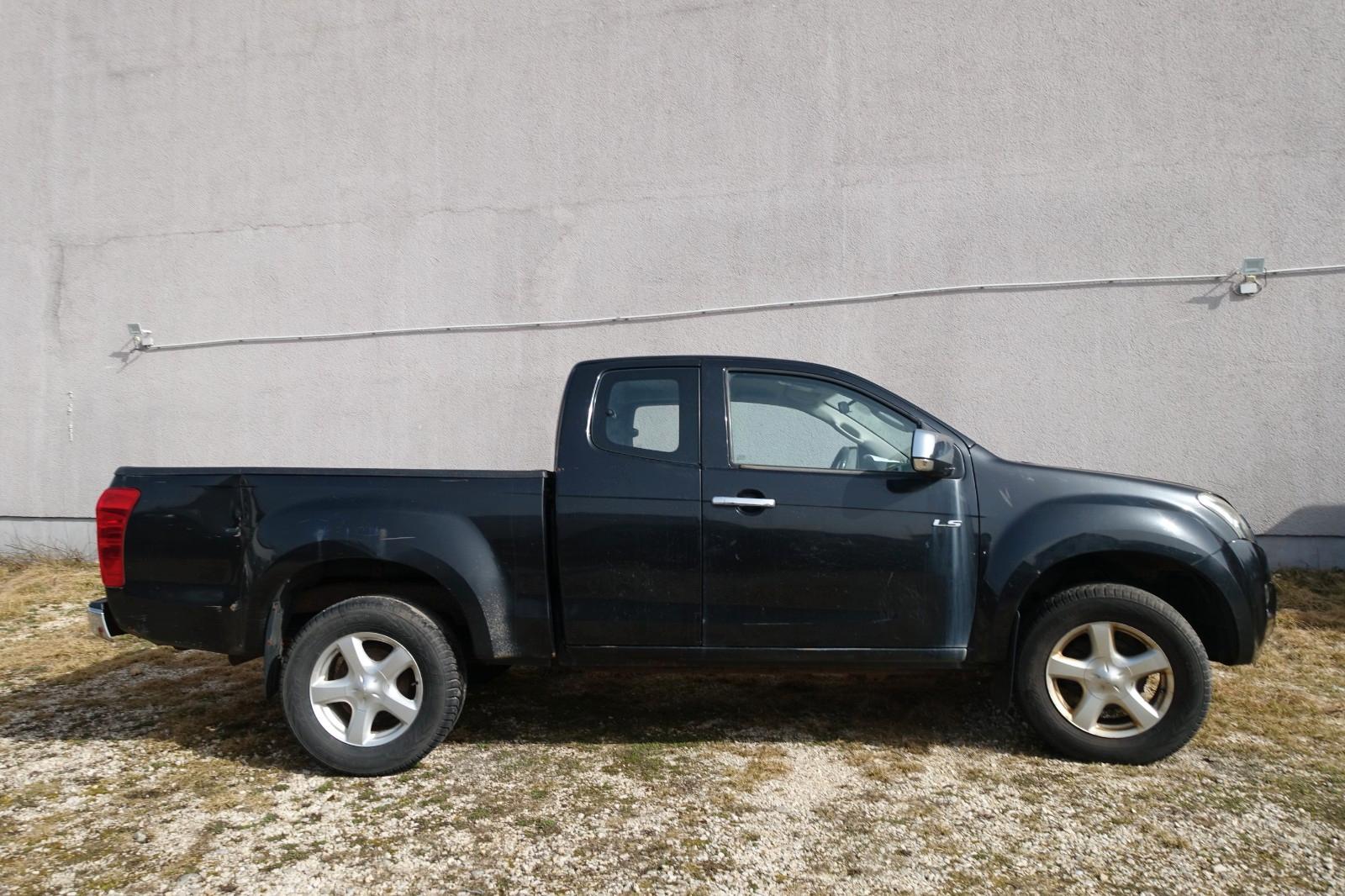 Isuzu D-Max Space Cab 4WD Custom 2,5TD AUTOMATIK